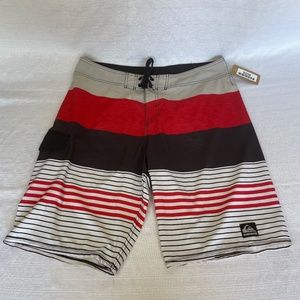 Quicksilver Men's Size 36W 11L Beige/Red/Black/White Poly Board Shorts #0258